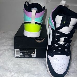 Jordan Mid 1 (PS) Color: white/black/volt green